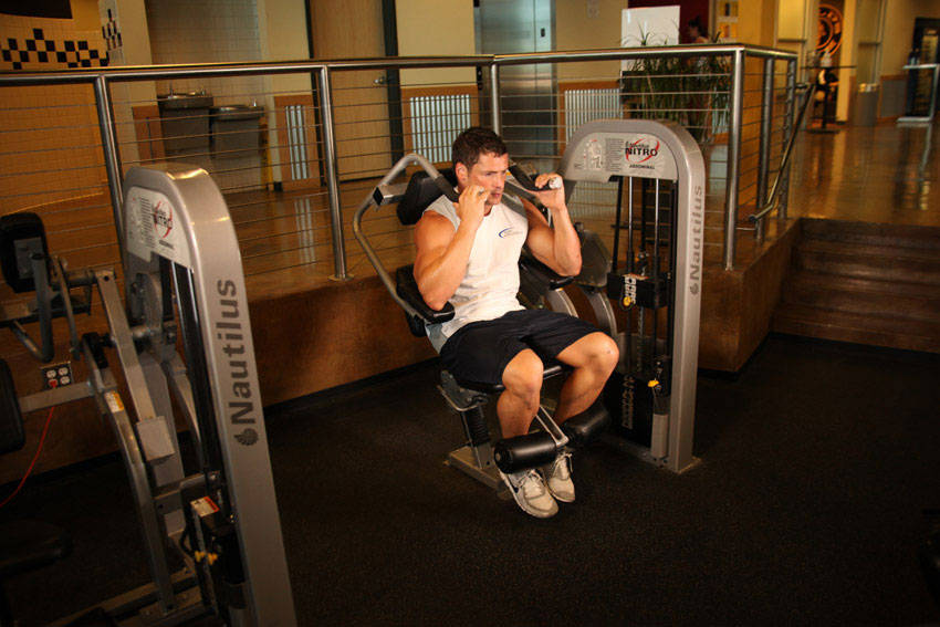 Alternative demonstration of Ab Crunch Machine exercise
