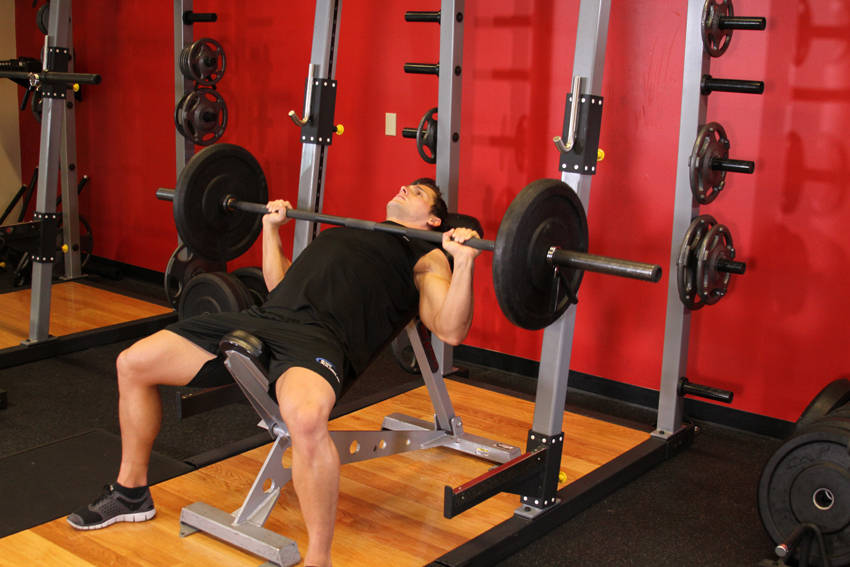 Alternative demonstration of Barbell Incline Bench Press - Medium Grip exercise