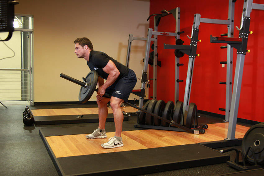 Alternative demonstration of Bent Over One-Arm Long Bar Row exercise