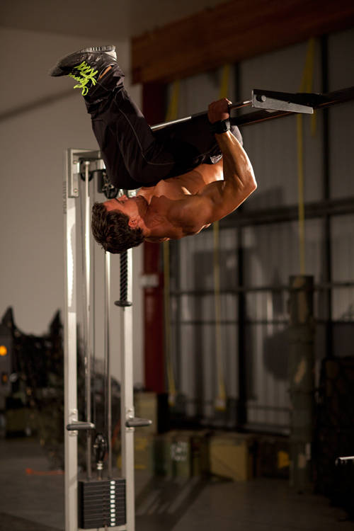 Alternative demonstration of Bodyweight Mid Row exercise