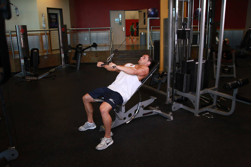 Alternative demonstration of Cable Incline Pushdown exercise