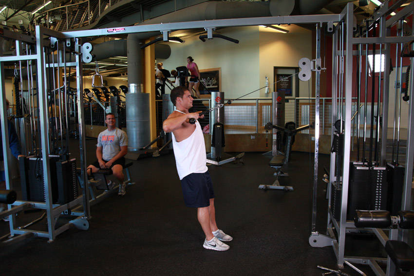 Alternative demonstration of Cable Rope Rear-Delt Rows exercise