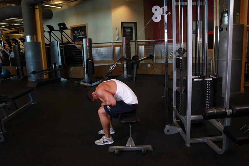 Alternative demonstration of Cable Seated Crunch exercise