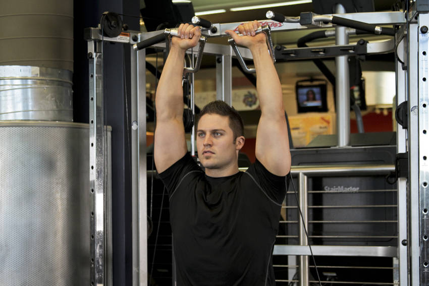Alternative demonstration of Cable Shoulder Press exercise