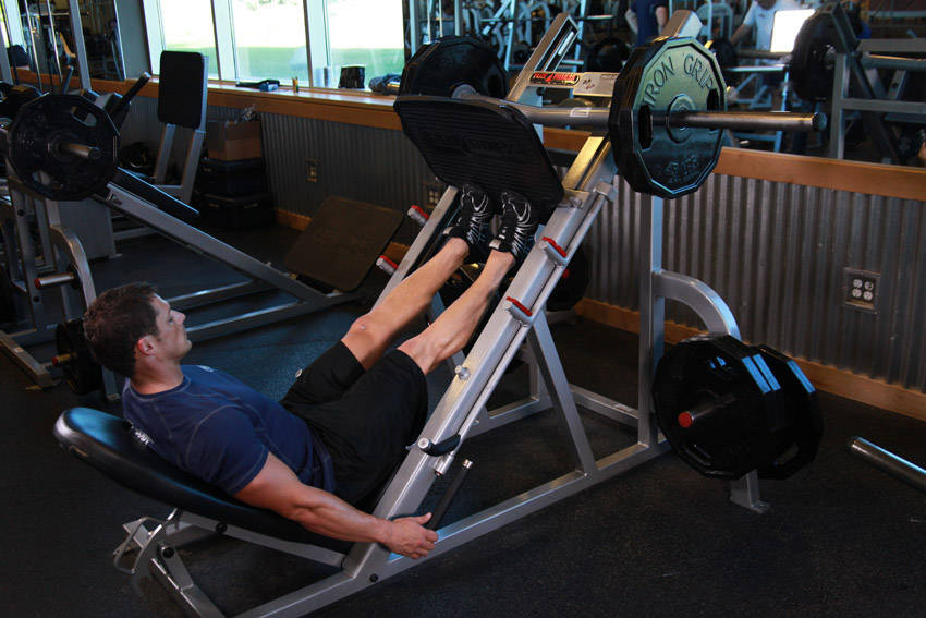 Alternative demonstration of Calf Press On The Leg Press Machine exercise