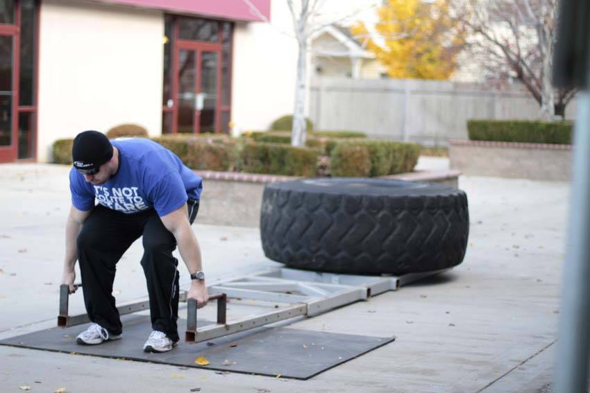 Alternative demonstration of Car Deadlift exercise