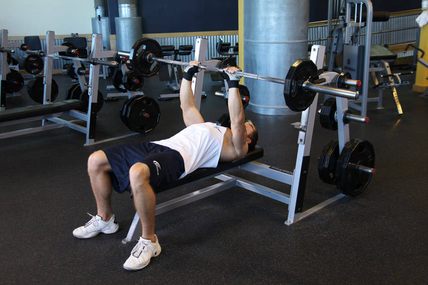 Alternative demonstration of Close-Grip Barbell Bench Press exercise