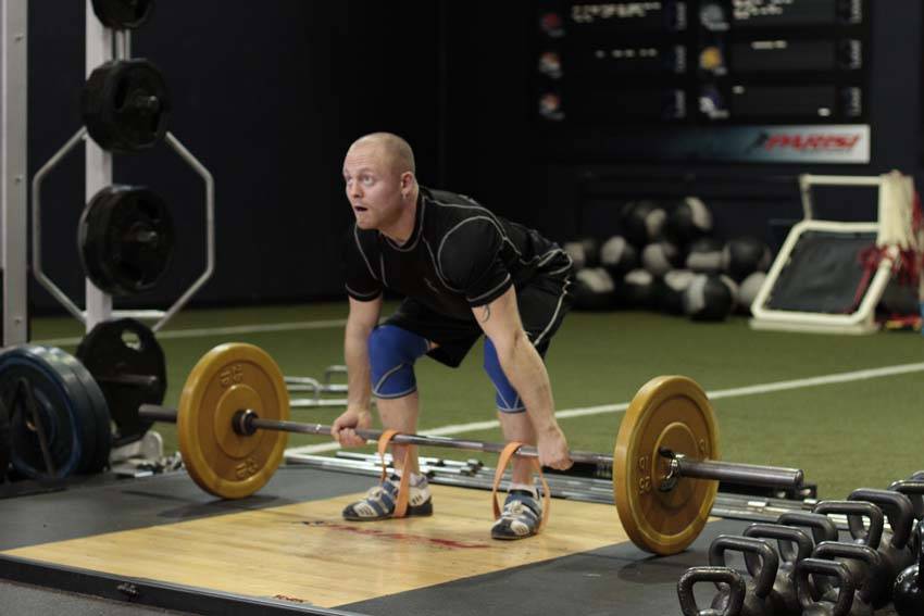Alternative demonstration of Deadlift with Bands exercise