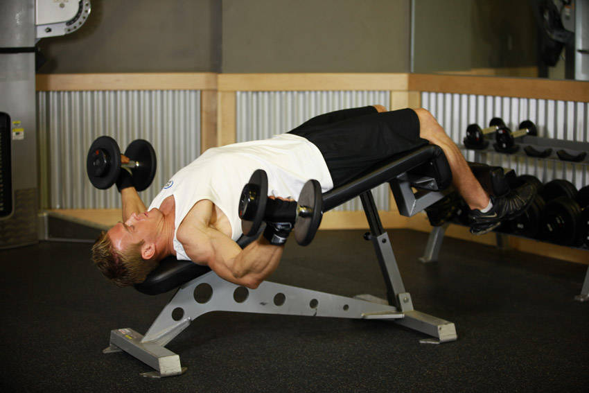 Alternative demonstration of Decline Dumbbell Flyes exercise