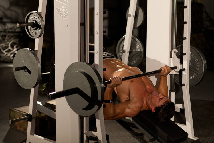 Alternative demonstration of Decline Smith Press exercise