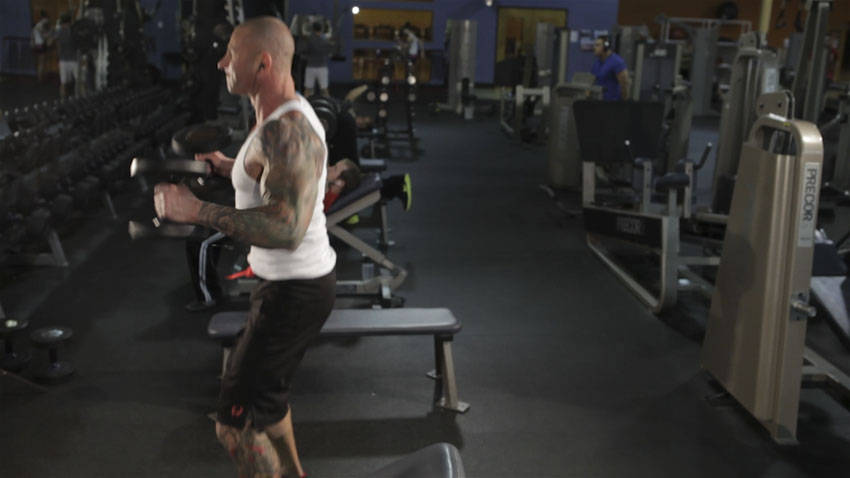 Alternative demonstration of Dumbbell Clean exercise