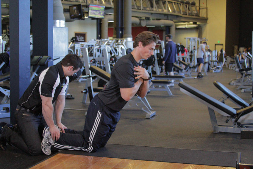 Alternative demonstration of Floor Glute-Ham Raise exercise