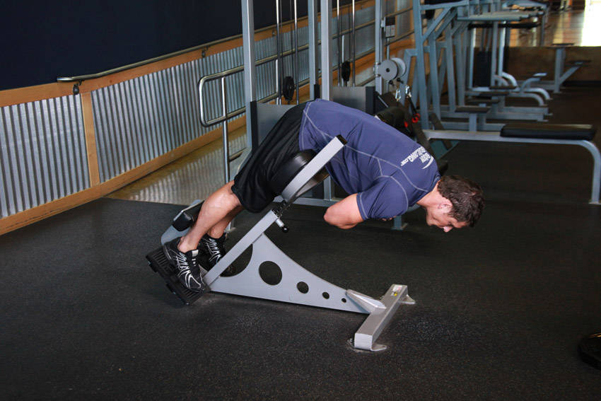 Alternative demonstration of Hyperextensions (Back Extensions) exercise