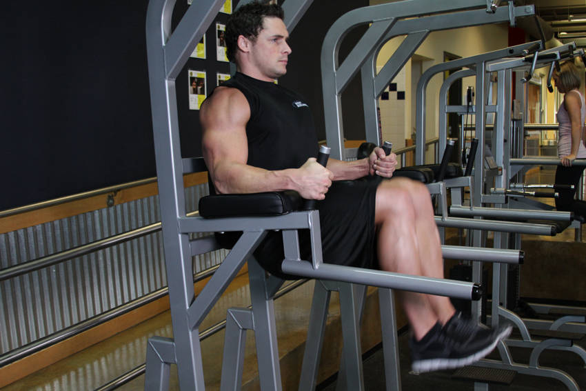 Alternative demonstration of Knee/Hip Raise On Parallel Bars exercise