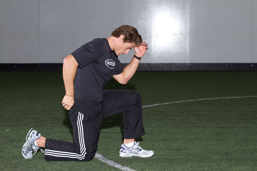 Alternative demonstration of Kneeling Arm Drill exercise