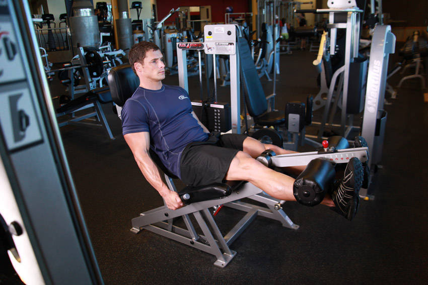 Alternative demonstration of Leg Extensions exercise