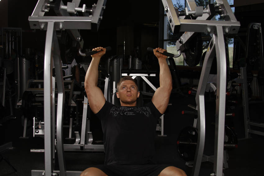 Alternative demonstration of Leverage Shoulder Press exercise