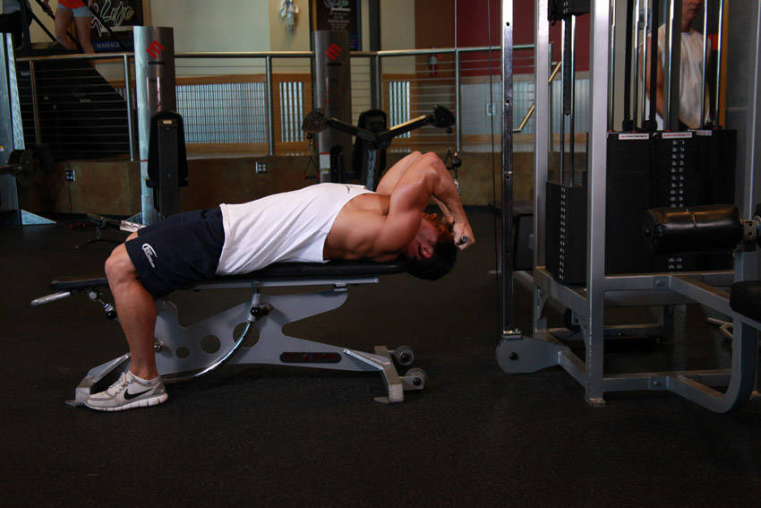 Alternative demonstration of Lying Close-Grip Bar Curl On High Pulley exercise