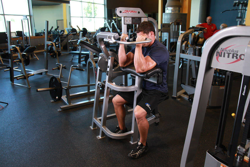 Alternative demonstration of Machine Preacher Curls exercise