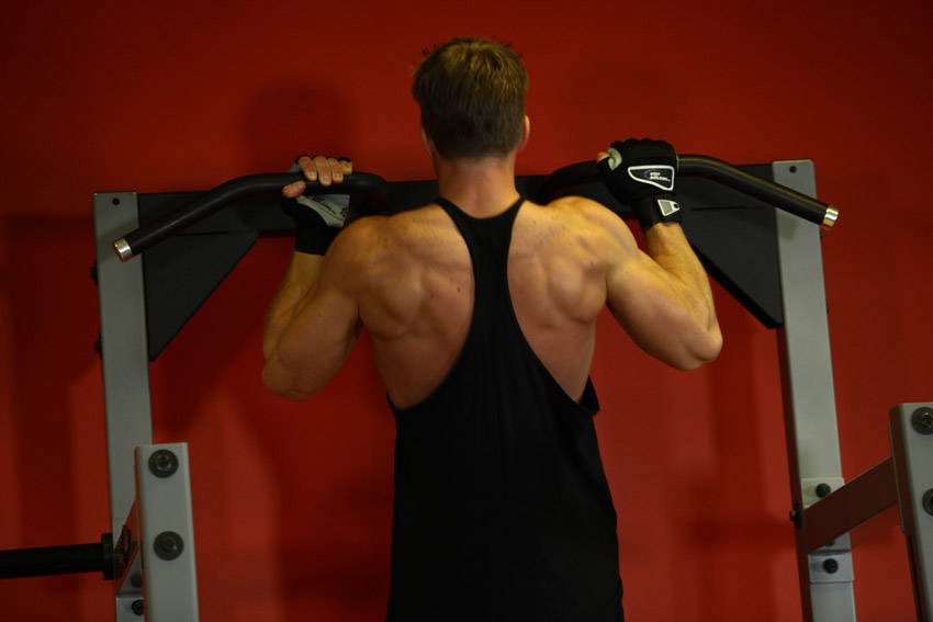 Alternative demonstration of Mixed Grip Chin exercise