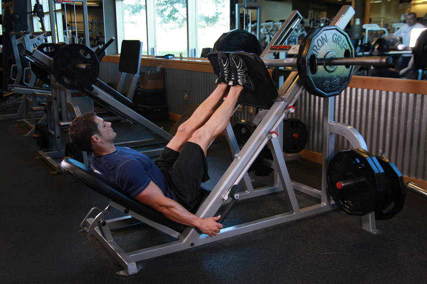 Alternative demonstration of Narrow Stance Leg Press exercise