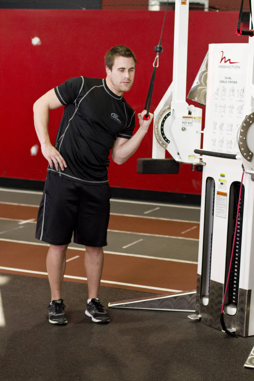 Alternative demonstration of One-Arm High-Pulley Cable Side Bends exercise