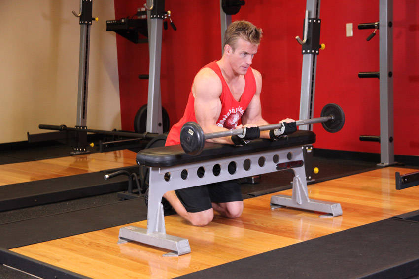 Alternative demonstration of Palms-Up Barbell Wrist Curl Over A Bench exercise