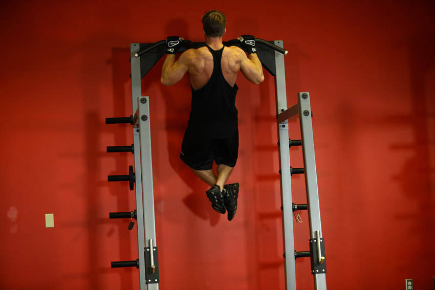 Alternative demonstration of Pullups exercise