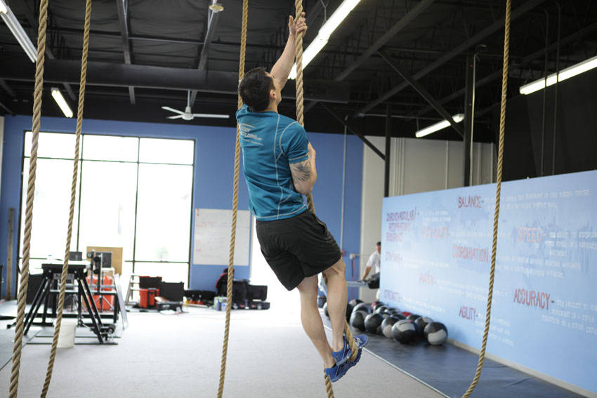 Alternative demonstration of Rope Climb exercise