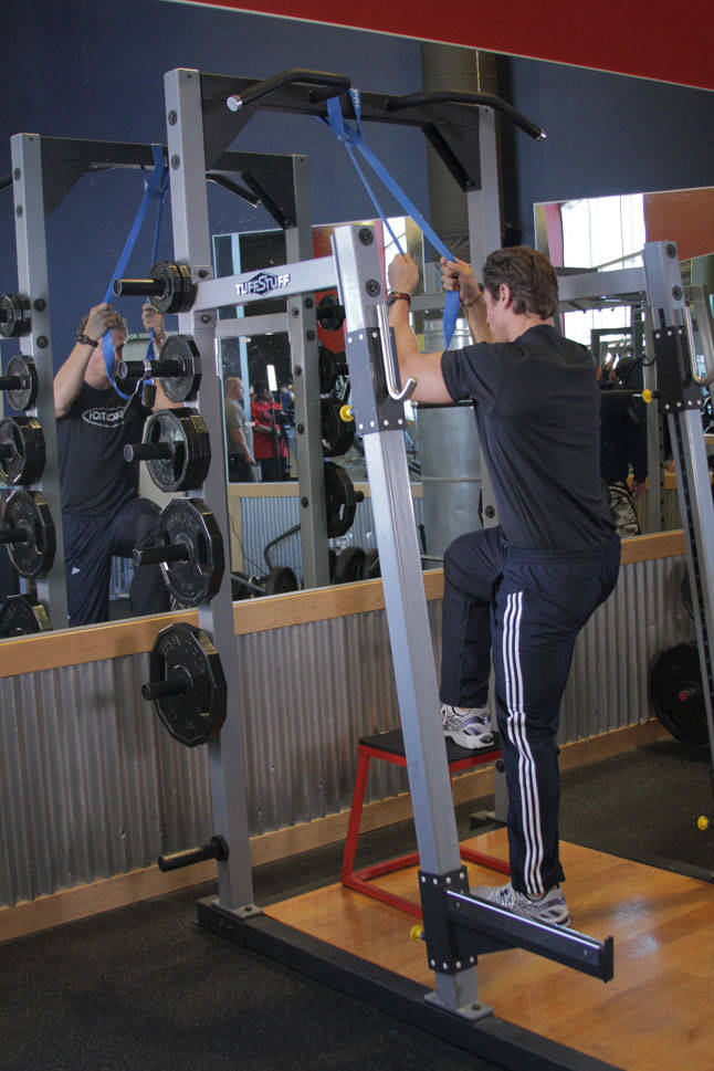 Alternative demonstration of Single-Leg High Box Squat exercise