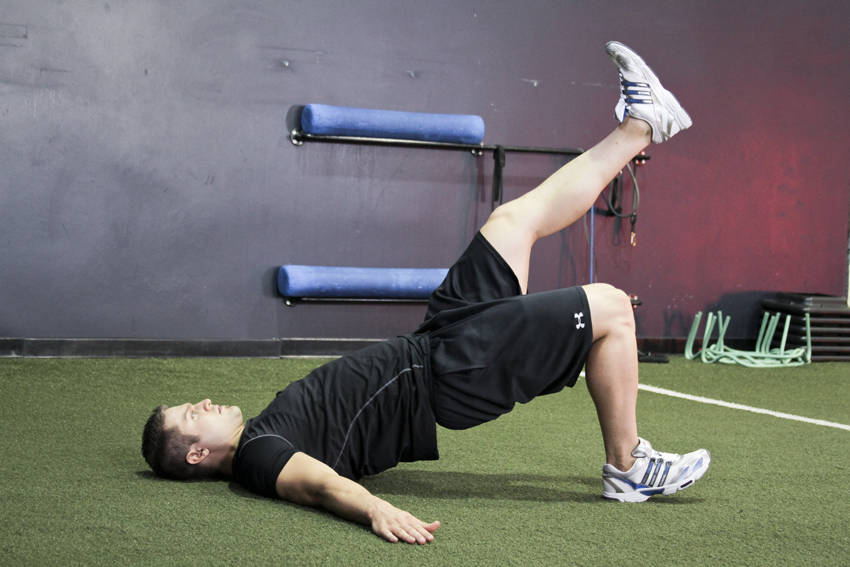 Alternative demonstration of Single Leg Glute Bridge exercise