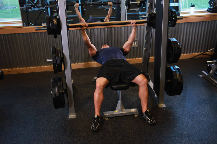 Alternative demonstration of Smith Machine Bench Press exercise