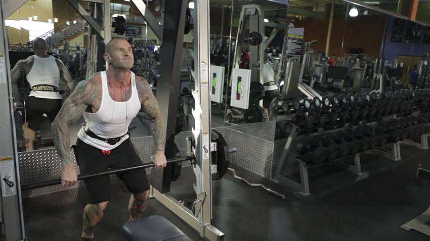 Alternative demonstration of Smith Machine Hang Power Clean exercise