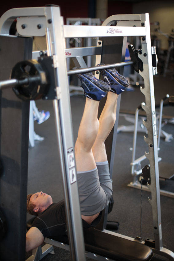 Alternative demonstration of Smith Machine Hip Raise exercise