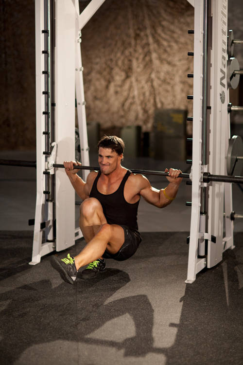 Alternative demonstration of Smith Machine Pistol Squat exercise