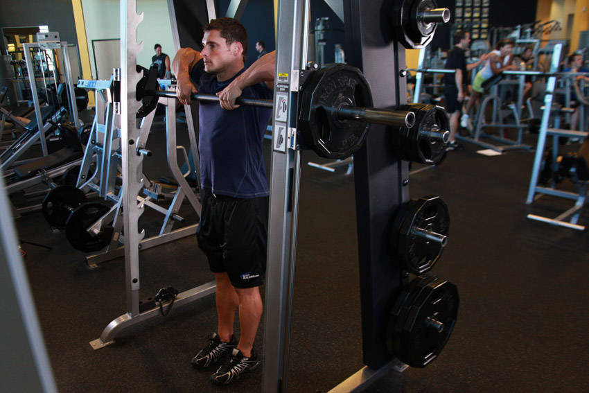 Alternative demonstration of Smith Machine Upright Row exercise