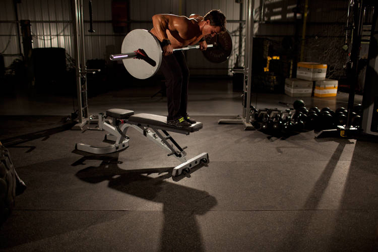 Alternative demonstration of Straight Bar Bench Mid Rows exercise