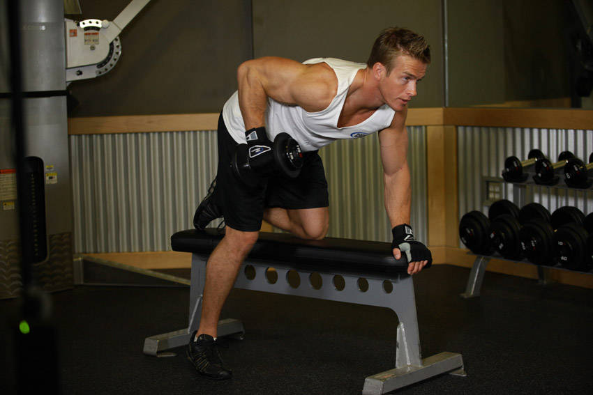 Alternative demonstration of Tricep Dumbbell Kickback exercise