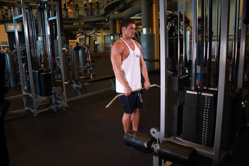 Alternative demonstration of Upright Cable Row exercise