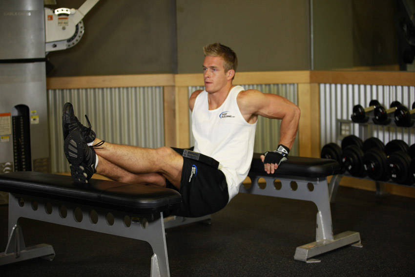 Alternative demonstration of Weighted Bench Dip exercise