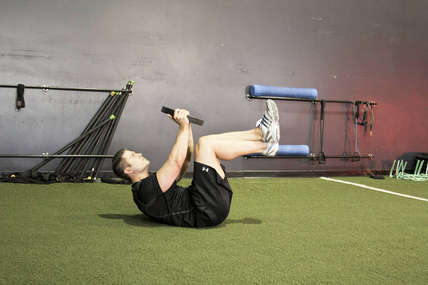 Alternative demonstration of Weighted Crunches exercise