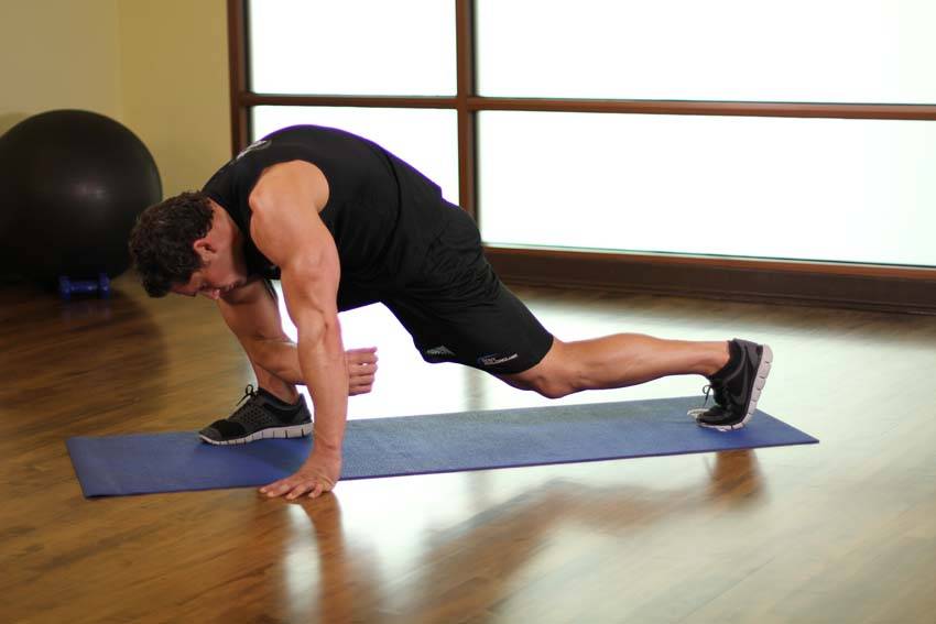 Alternative demonstration of World's Greatest Stretch exercise